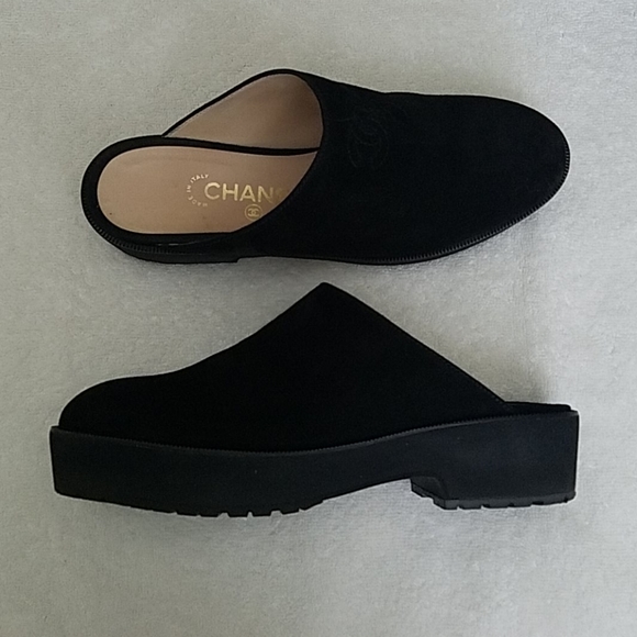 Chanel black suede clogs - Picture 1 of 15